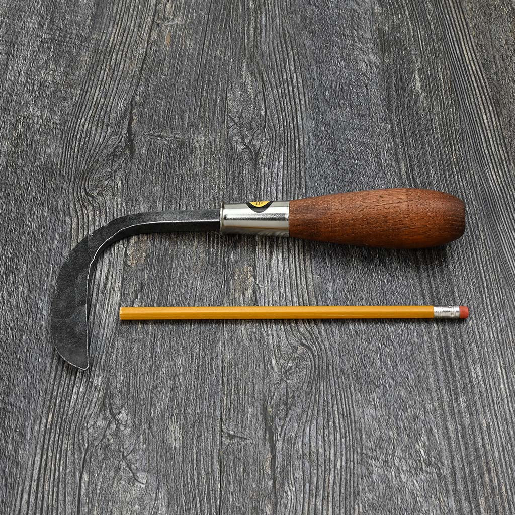 Crack and Crevice Weeder by Red Pig Garden Tools size comparison