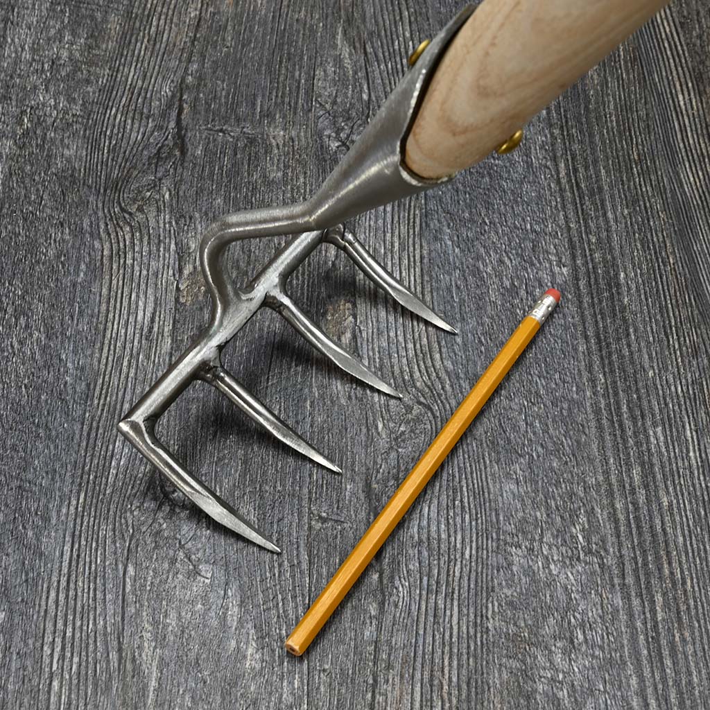Sneeboer Garden Rake 4-Tine - size comparison