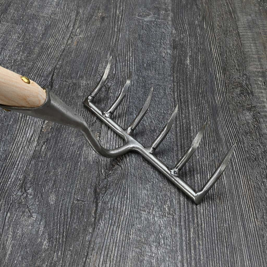 Sneeboer Garden Rake 6-Tine - bottom view