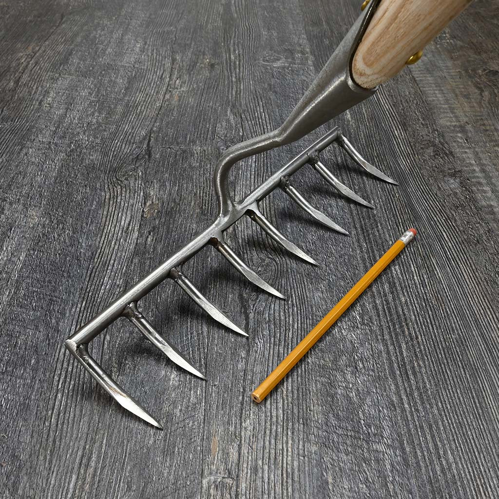 Sneeboer Garden Rake 8-Tine - size comparison