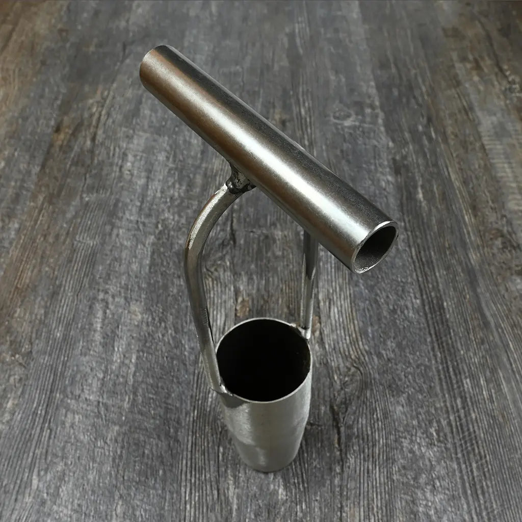 Sneeboer hand bulb planter top view.