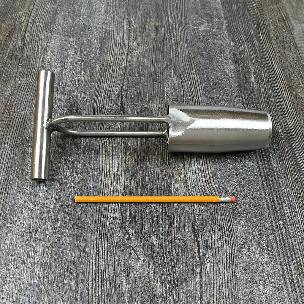 Sneeboer hand bulb planter size comparison.