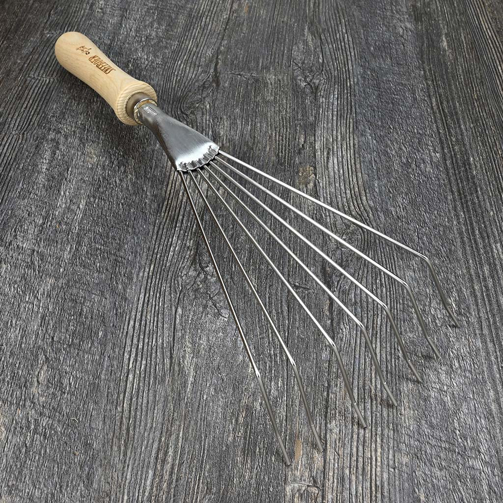 Sneeboer Hand Leaf Rake top view