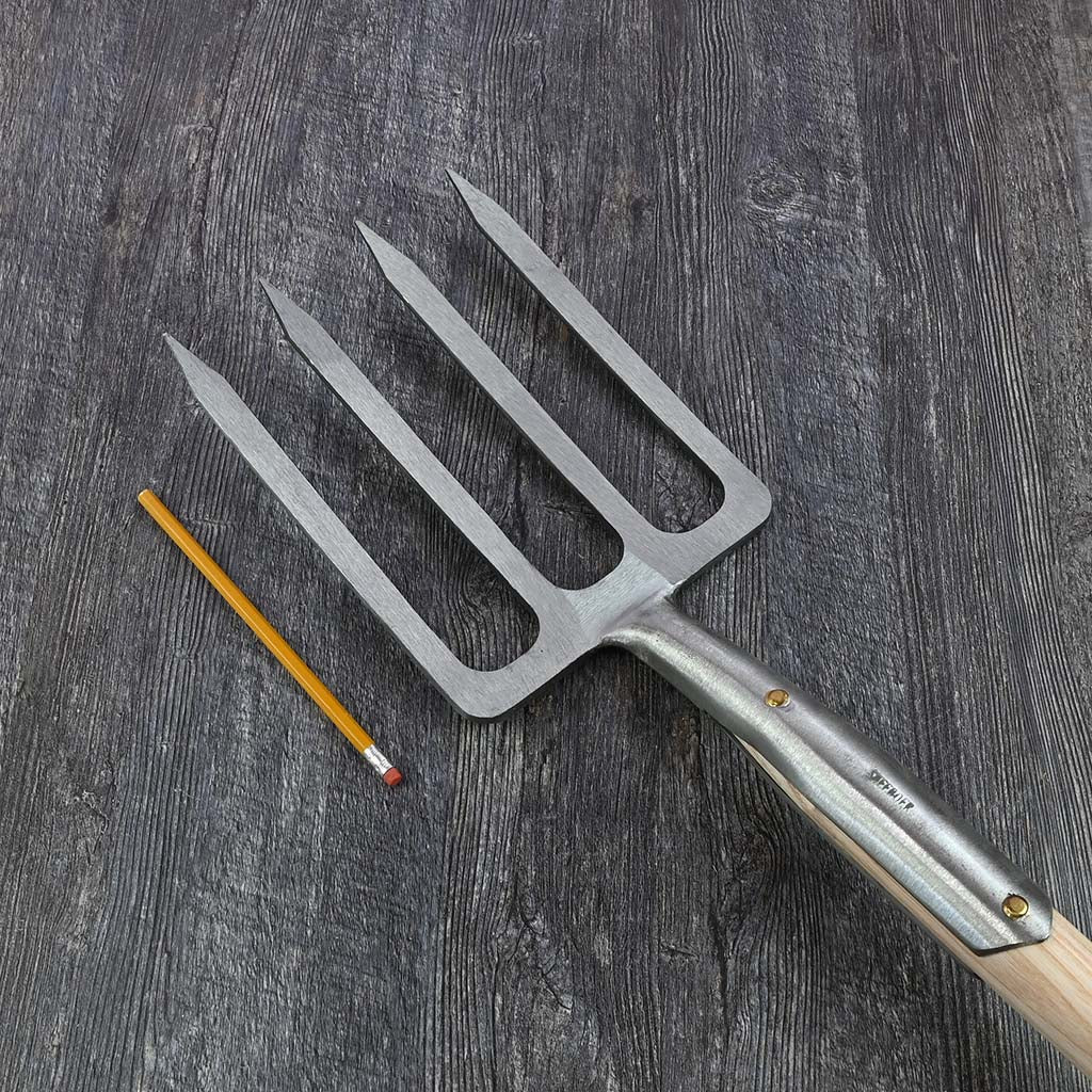 Sneeboer Large Garden Digging Fork - D Handle - size comparison