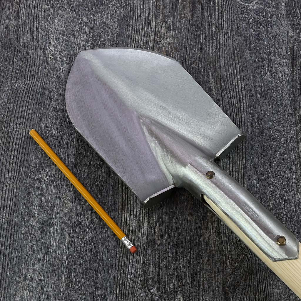 Sneeboer Tapered Border Spade - T Handle - size comparison