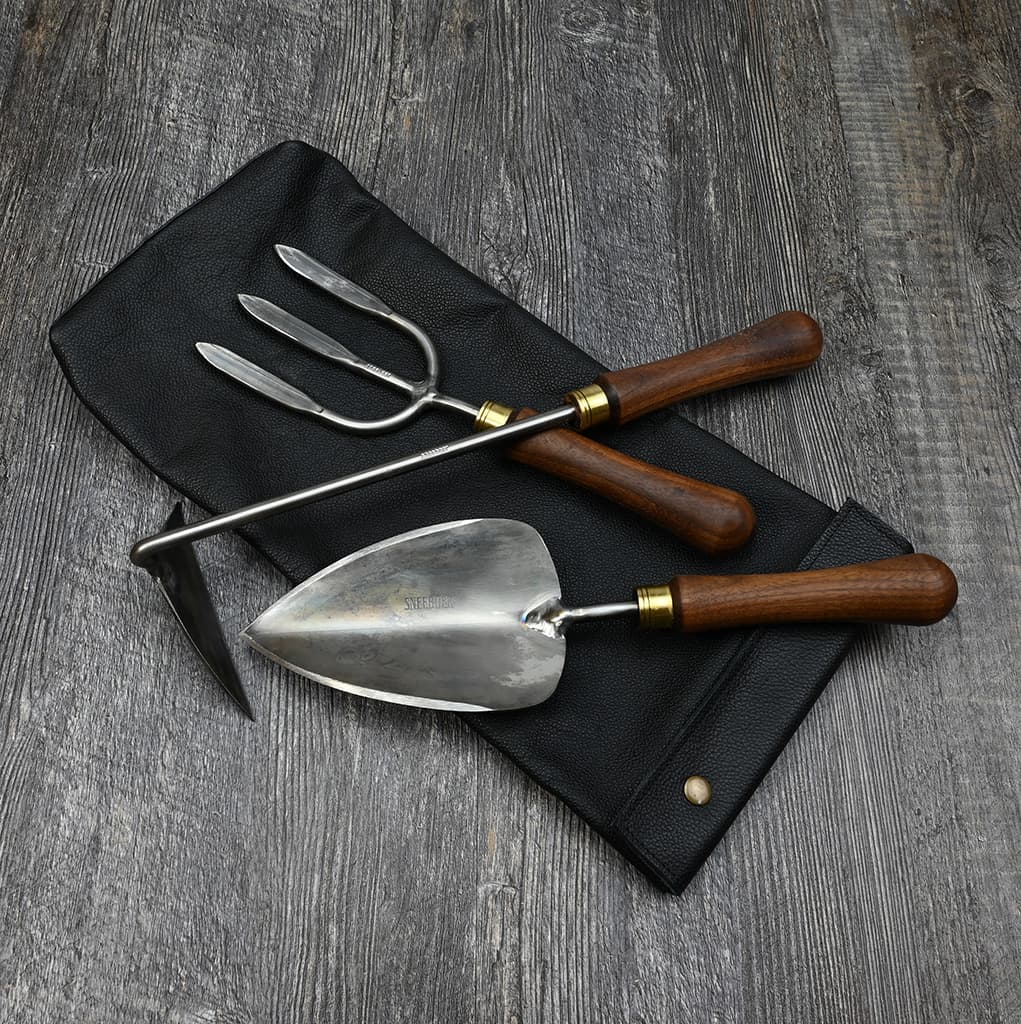 Sneeboer titanium garden tool set with leather sleeve.