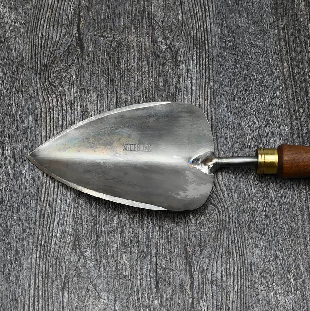 Sneeboer titanium transplanting trowel blade detail.