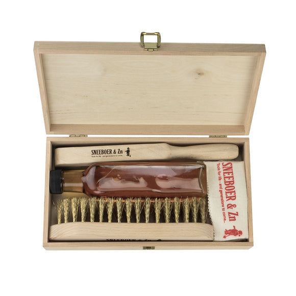 Garden Tool Maintenance Kit by Sneeboer