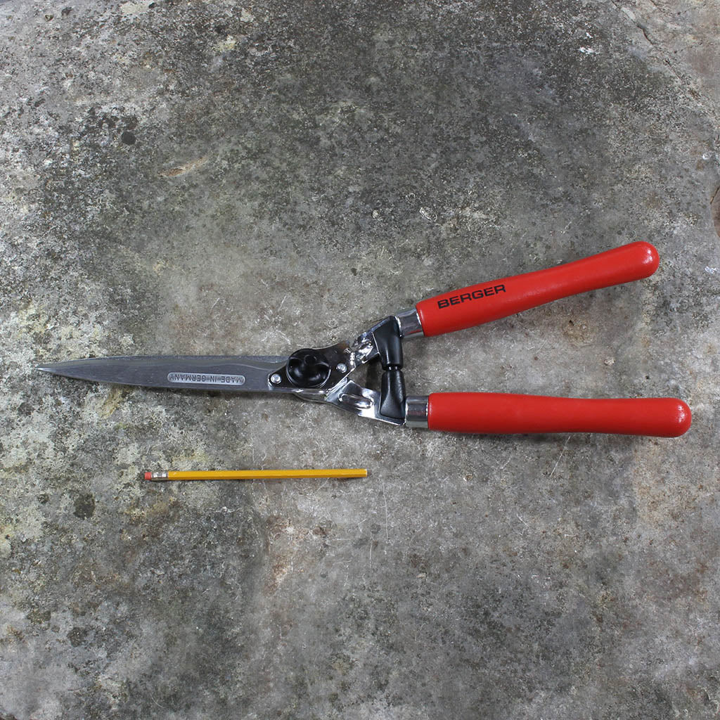 Hedge Shears Wavy Blade by Berger - size comparison