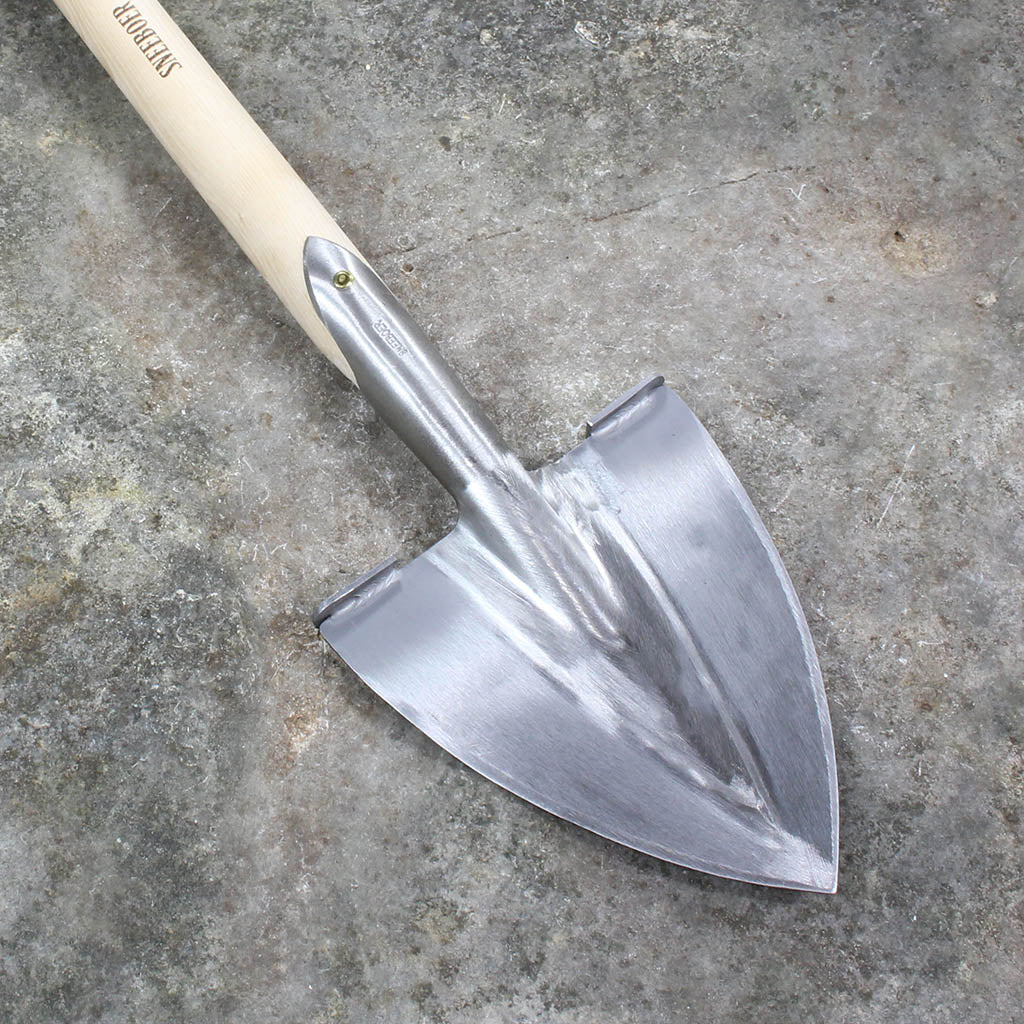 Pointed Garden Spade by Sneeboer - front view