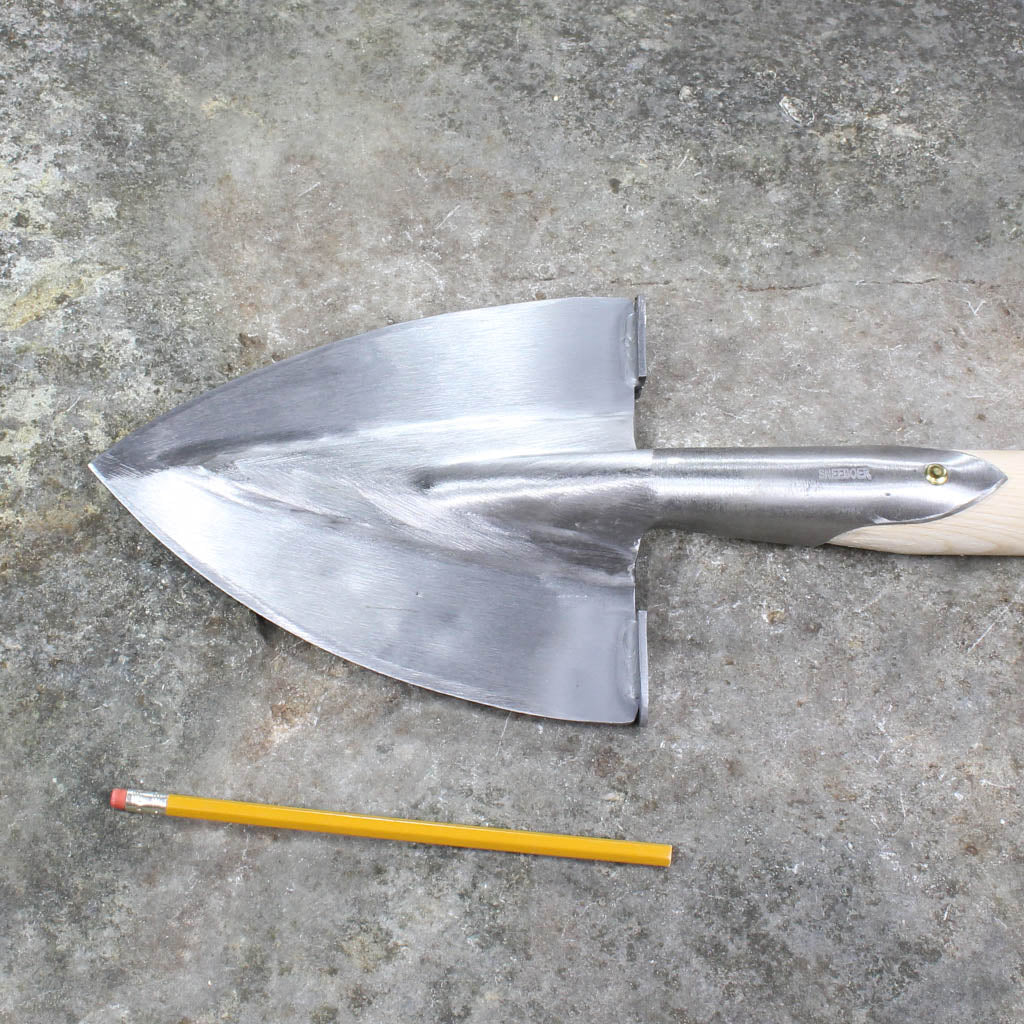 Pointed Garden Spade by Sneeboer - size comparison