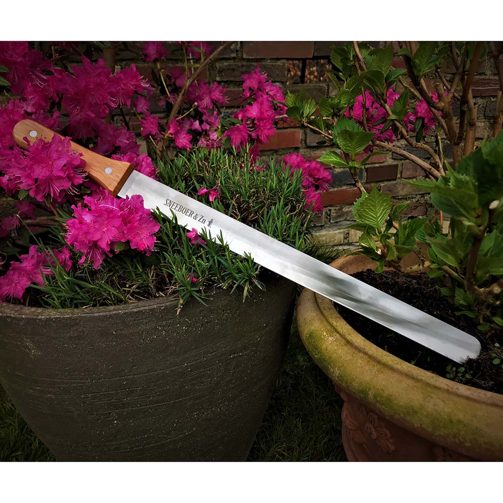 Pottery/Container Knife by Sneeboer - in use