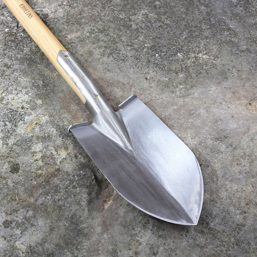 Tapered Garden Spade T-Handle by Sneeboer -front view