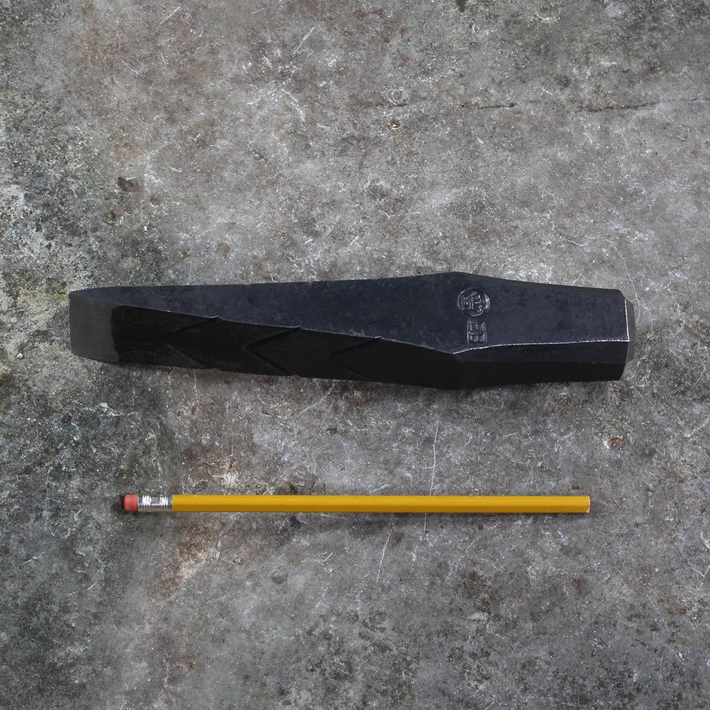 Twisted Splitting Wedge by Gränsfors Bruk - size comparison