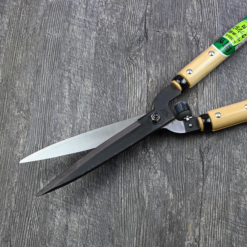 Okatsune Hedge Shears - Long Handle - front of blades