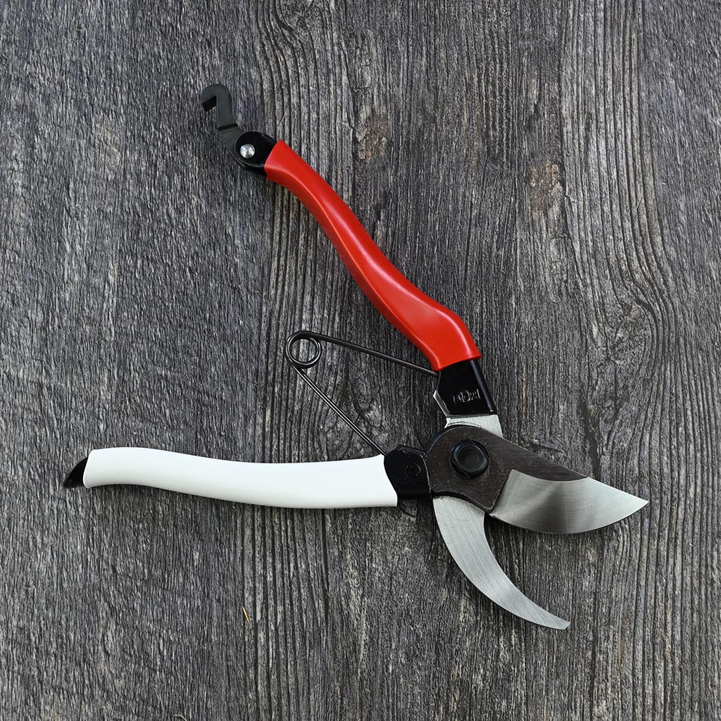 Okatsune Bypass Pruning Shears