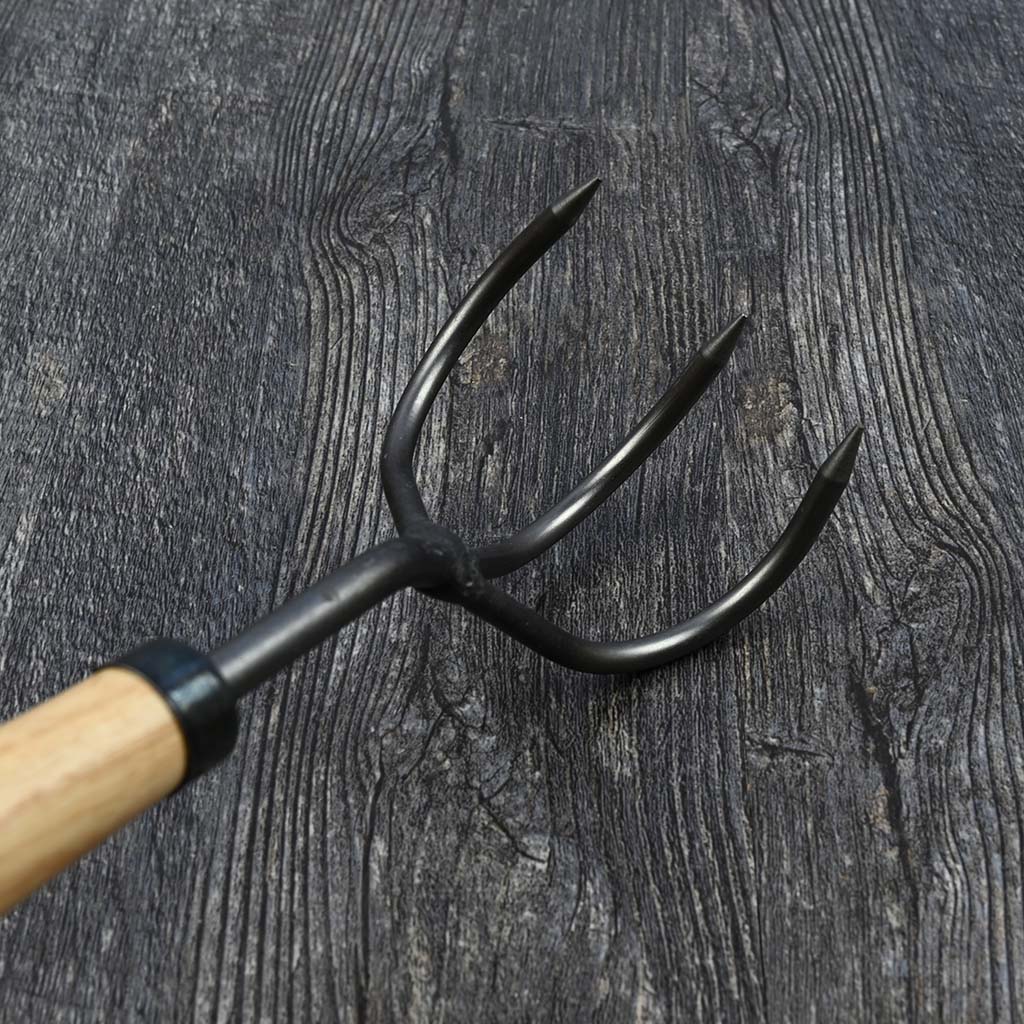 DeWit 3-Tine Cultivator - P Grip Handle - tines detail