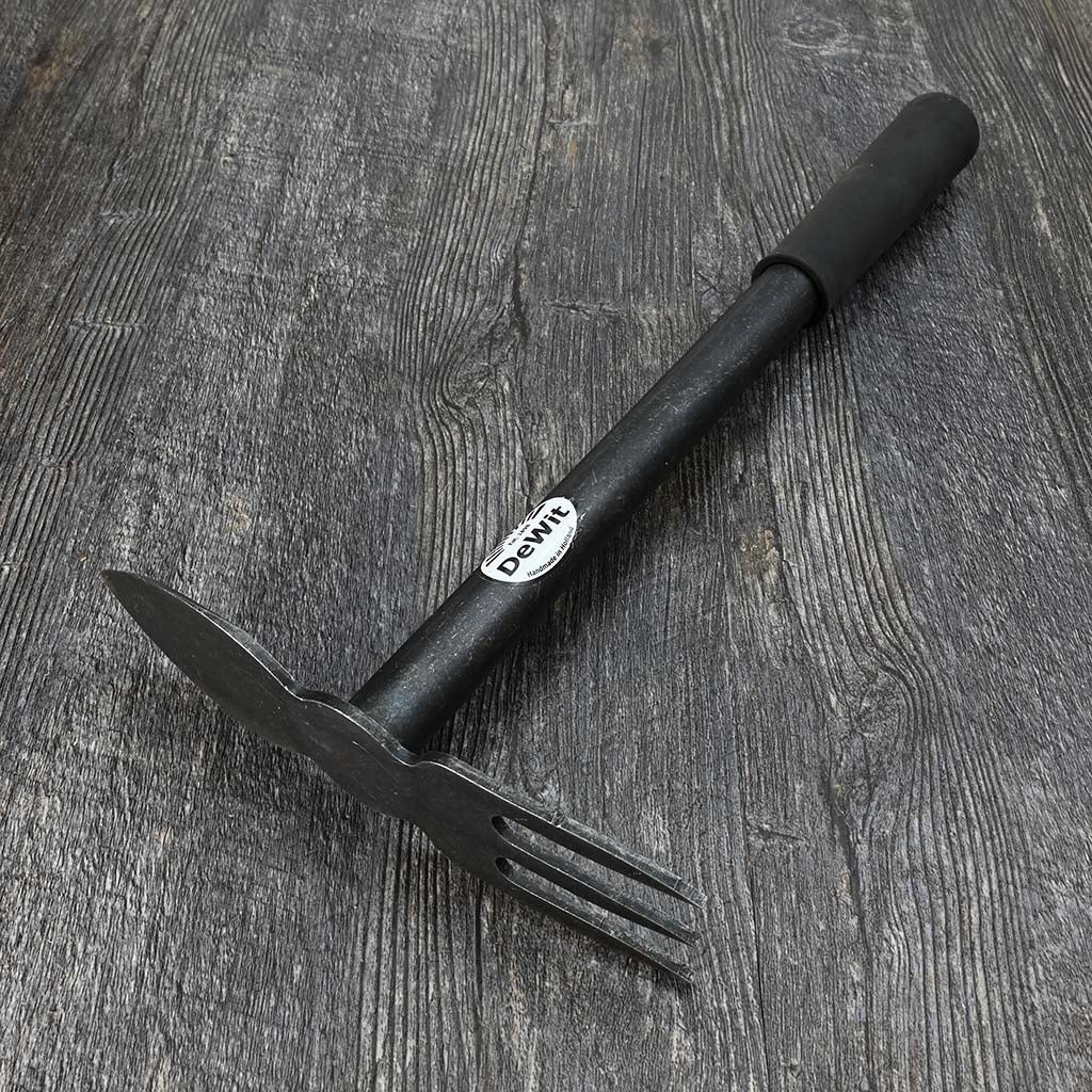 DeWit Combo Hoe w/ 3-Tine Cultivator and Heart Blade - top end view