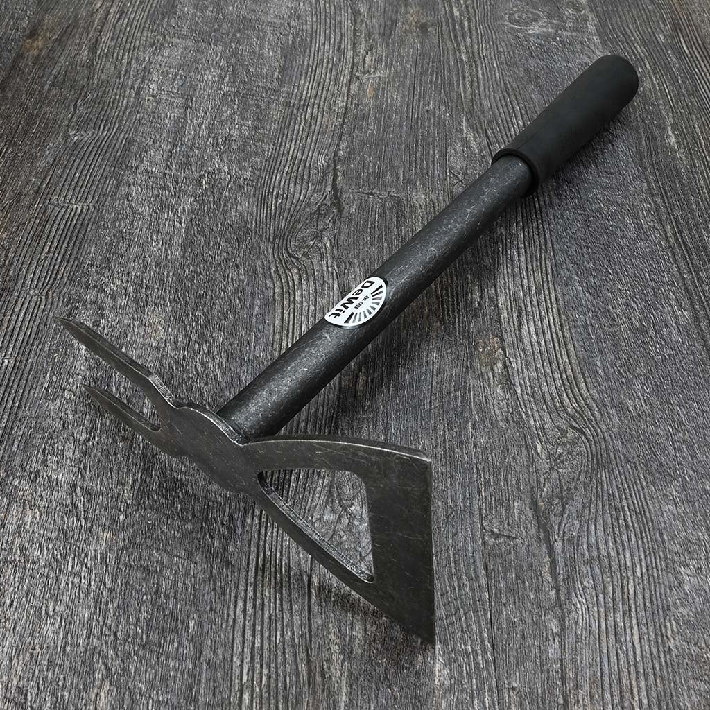 DeWit Combo Hoe w/ 2-Tine Cultivator and Wide Chopping Blade - top end view