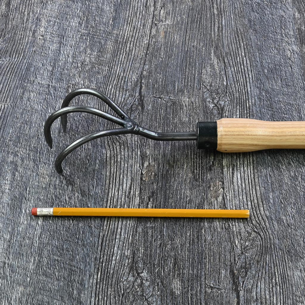 DeWit Drop Grip 3-Tine Cultivator - size comparison