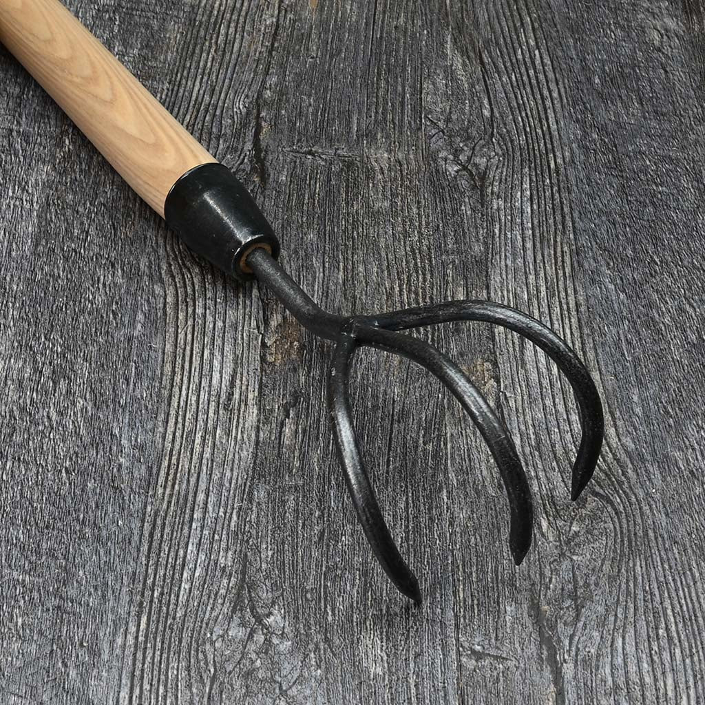 DeWit Long 3-Tine Cultivator - tines front view