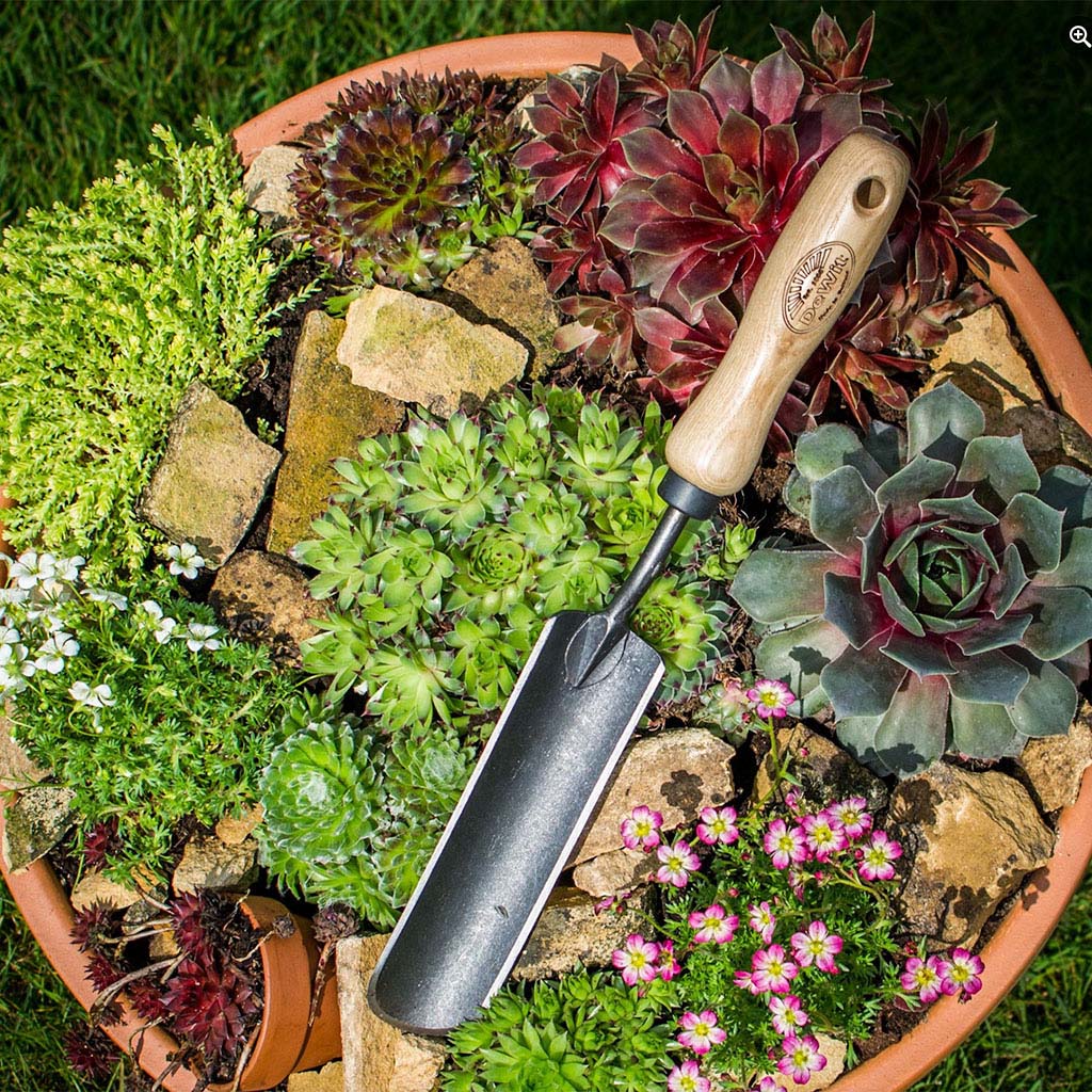DeWit Rock n' Root Trowel in garden 