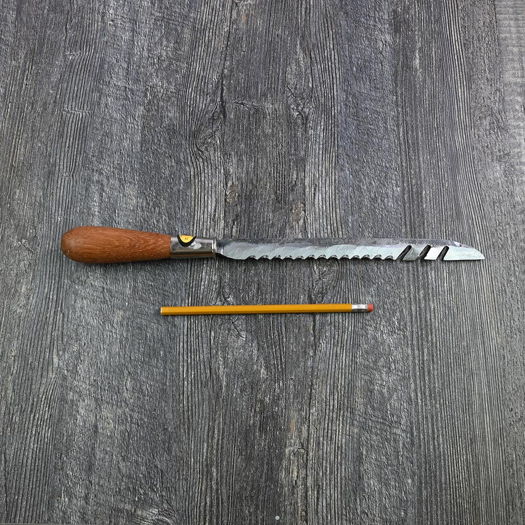 Red Pig Root Saw - size comparison