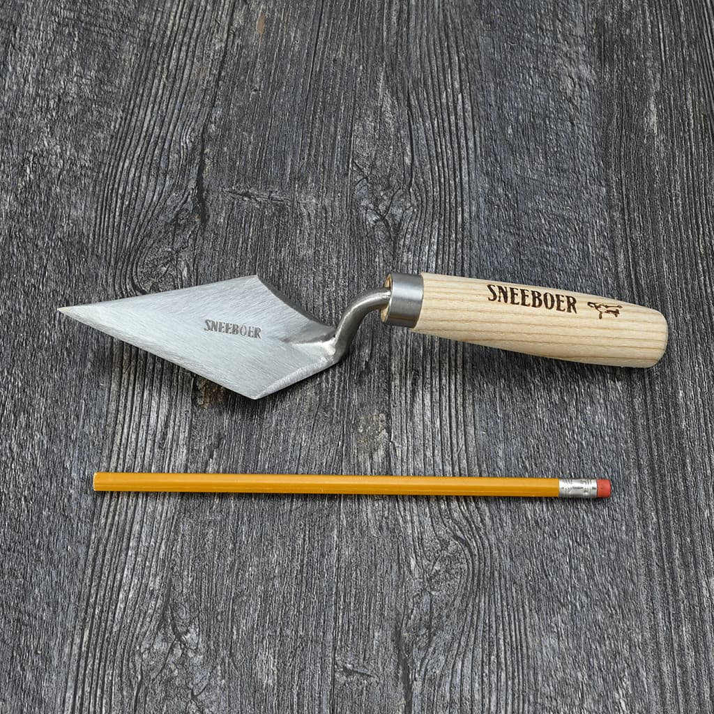 Sneeboer Archeology Trowel size comparison