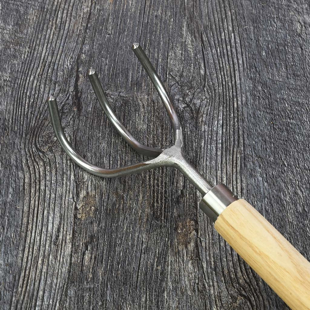 Sneeboer Children’s Garden Cultivator - tines bottom view