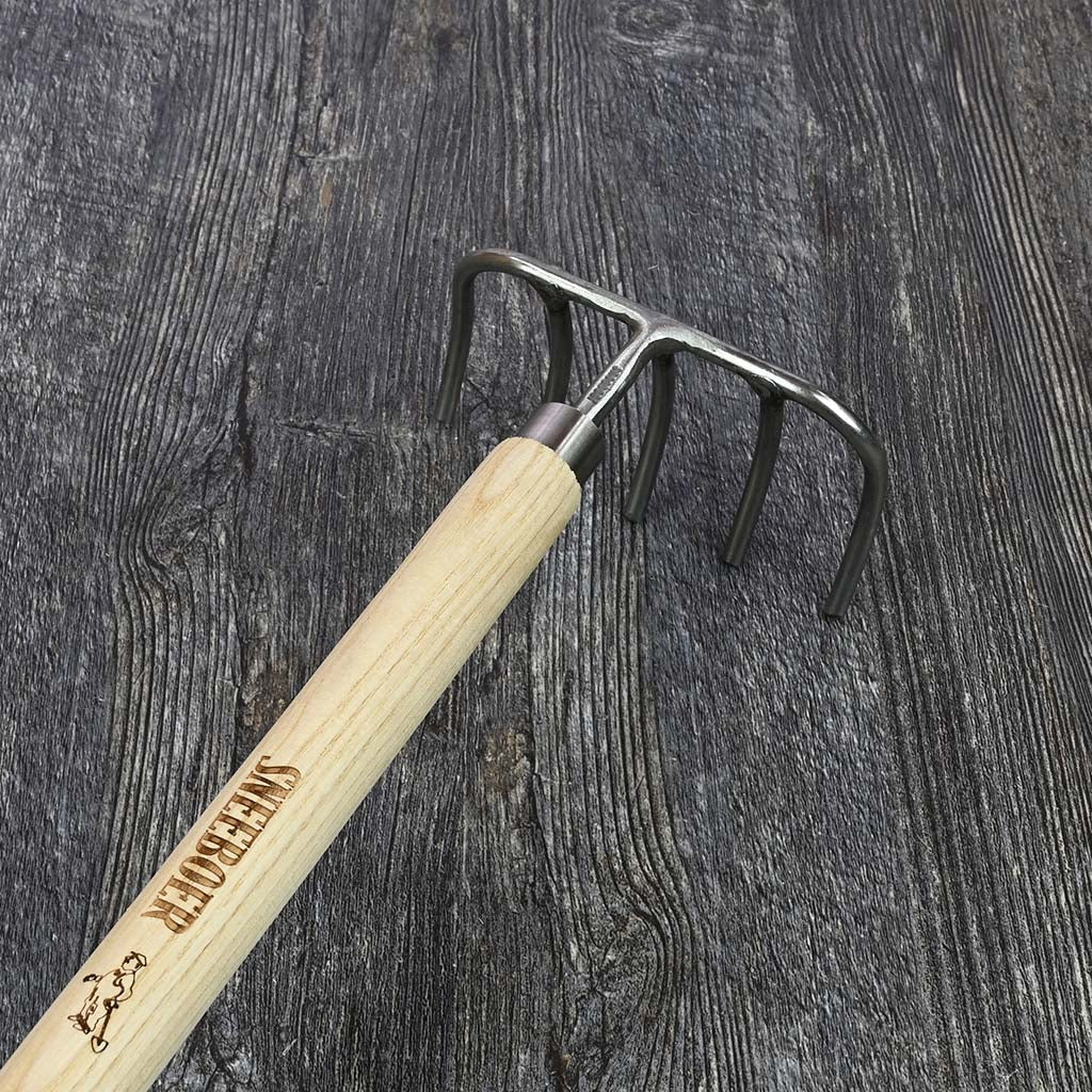 Sneeboer Children’s Garden Rake - tines top view