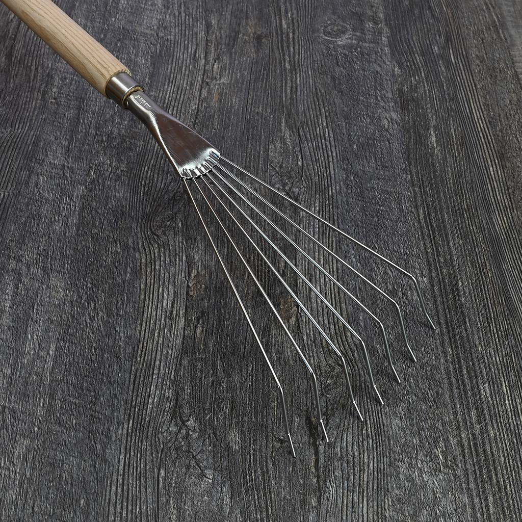 Sneeboer Children’s Leaf Rake - tines top view