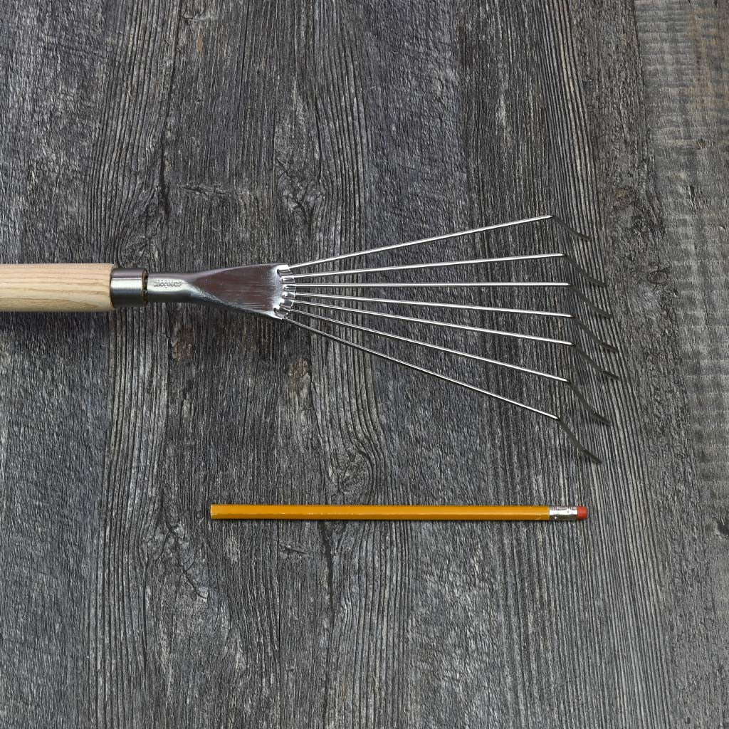 Sneeboer Children’s Leaf Rake - size comparison