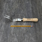 Sneeboer Daisy Grubber Weeder size comparison handle wood choice