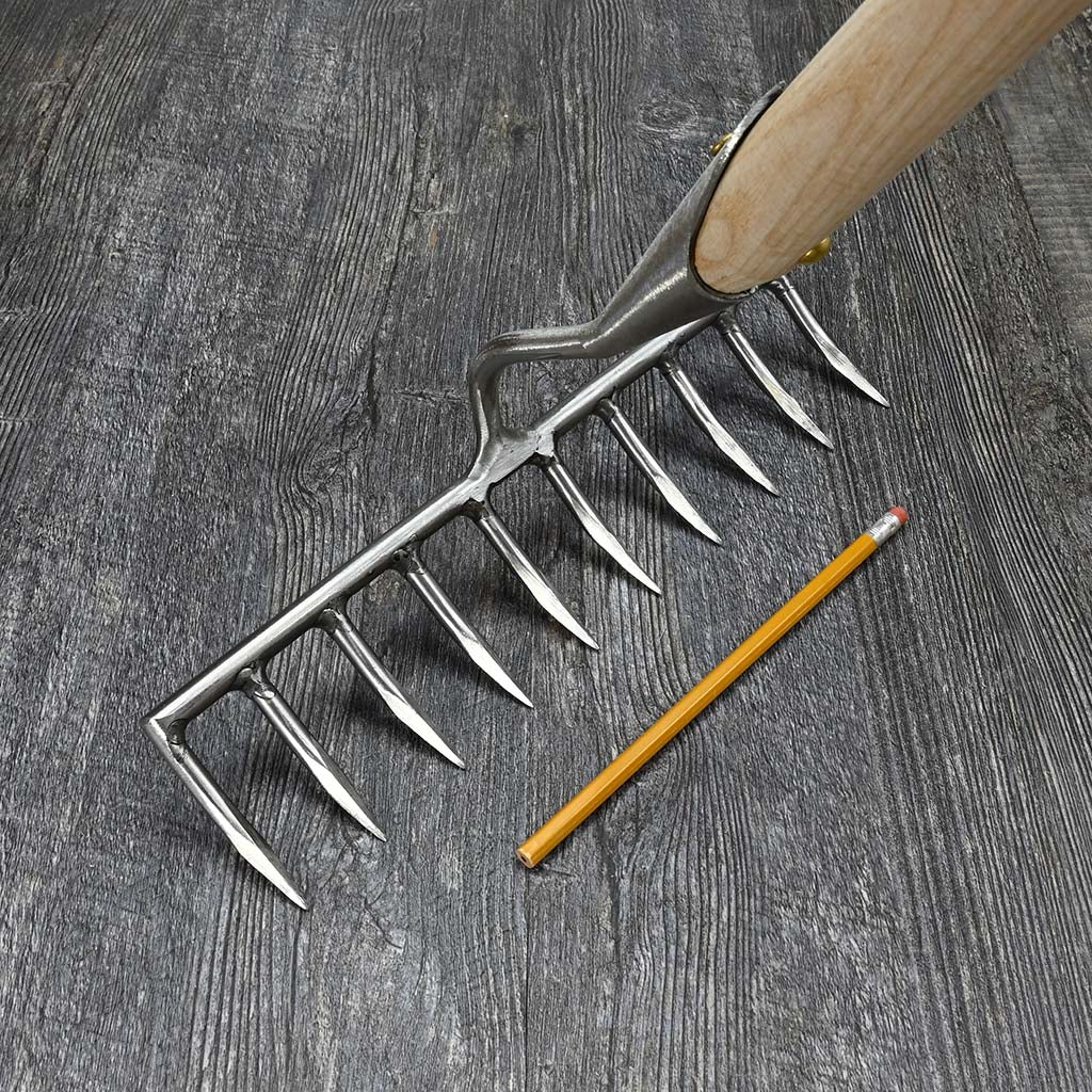 Sneeboer Garden Rake 10-Tine - size comparison