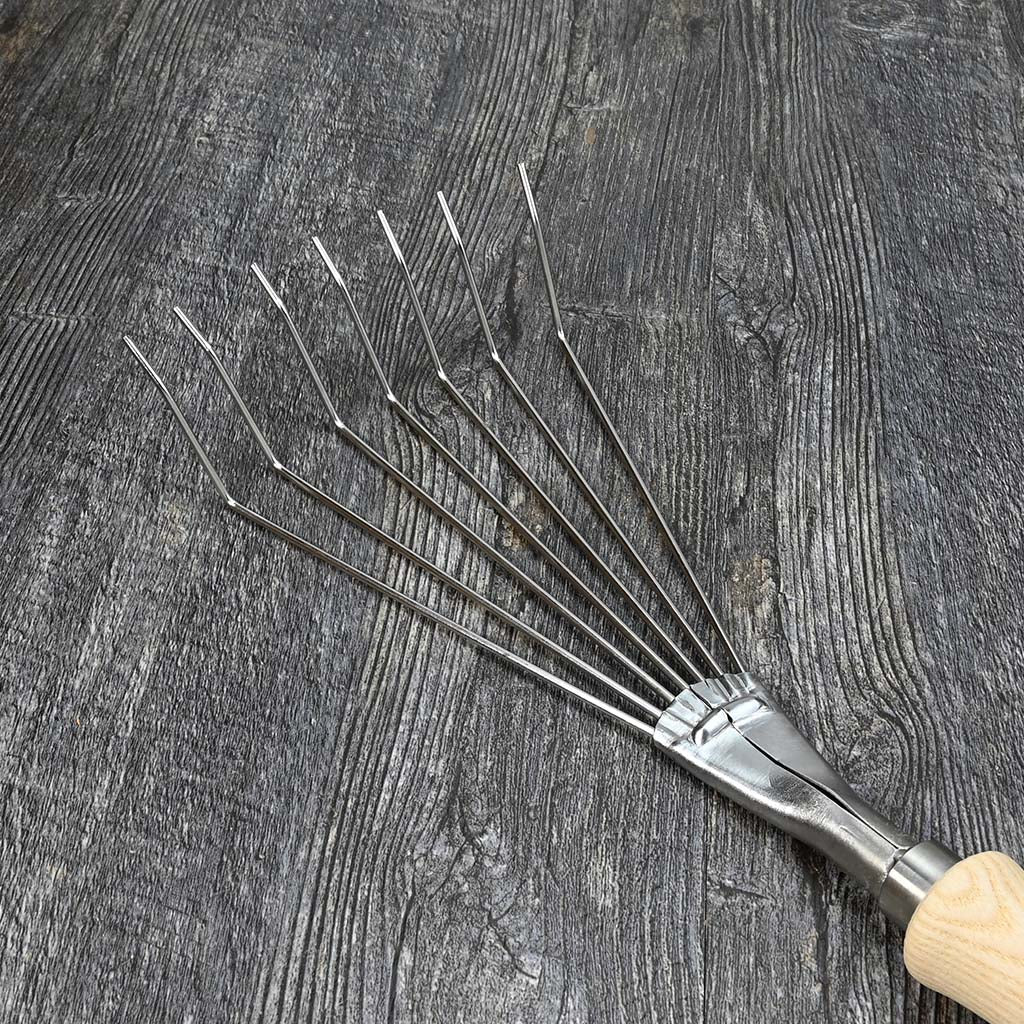 Sneeboer Hand Leaf Rake tines detail
