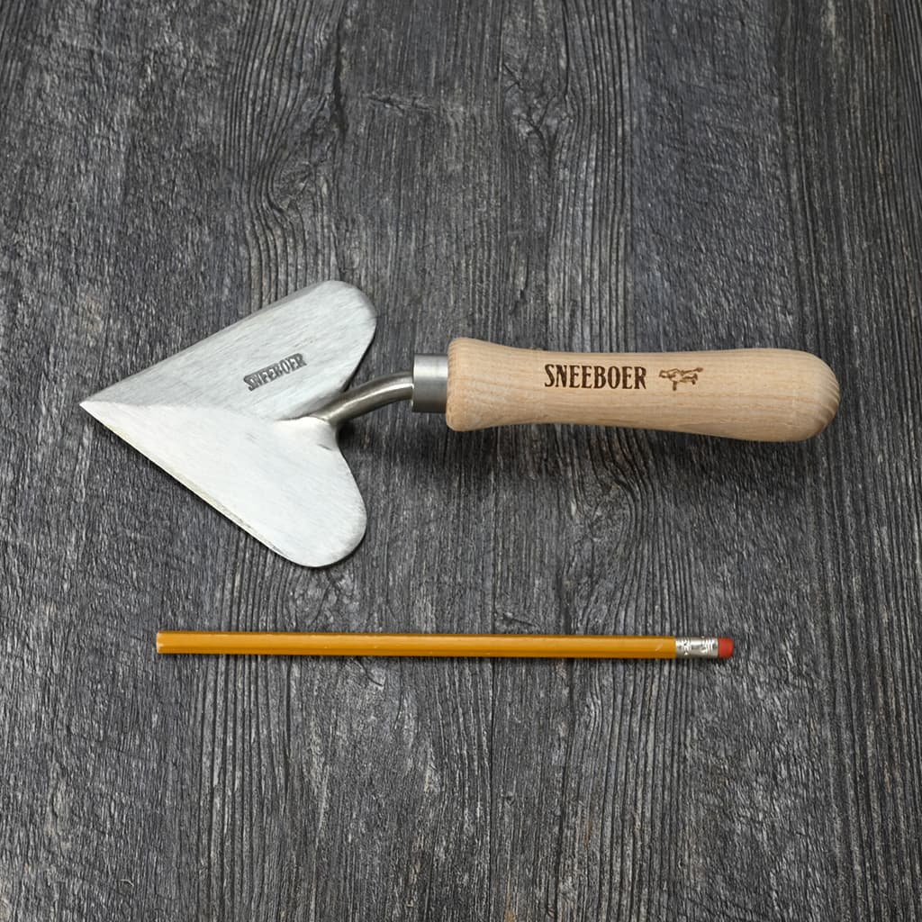 Sneeboer Heart Shaped Garden Trowel size comparison