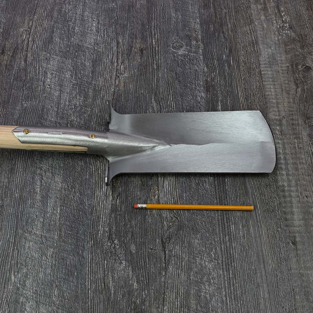 Sneeboer Narrow Garden Spade - D Handle - size comparison