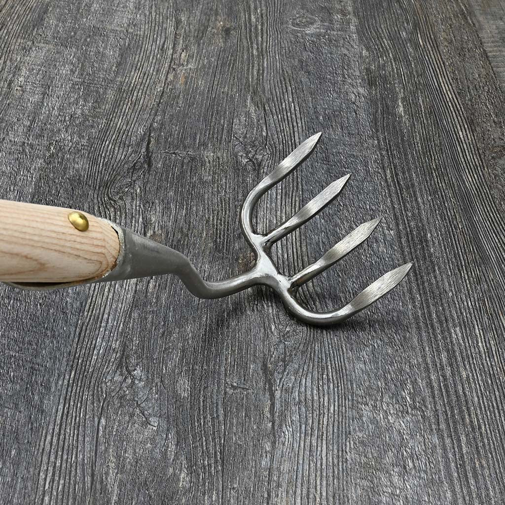 Sneeboer Narrow Weeding Rake - bottom view