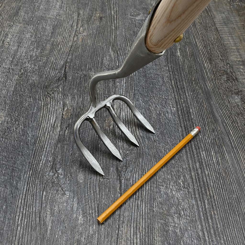 Sneeboer Narrow Weeding Rake - size comparison