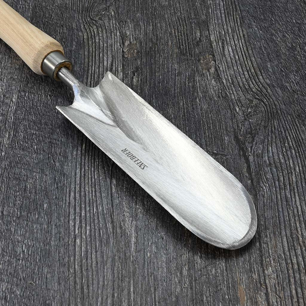 Sneeboer Raised Bed Great Dixter Trowel