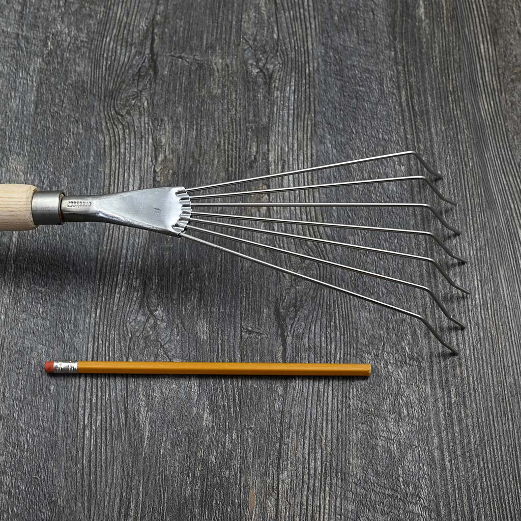 Sneeboer Raised Bed Leaf Rake - Thumbnail 5