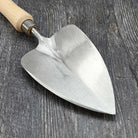 Sneeboer Raised Bed Transplanting Trowel - blade front view