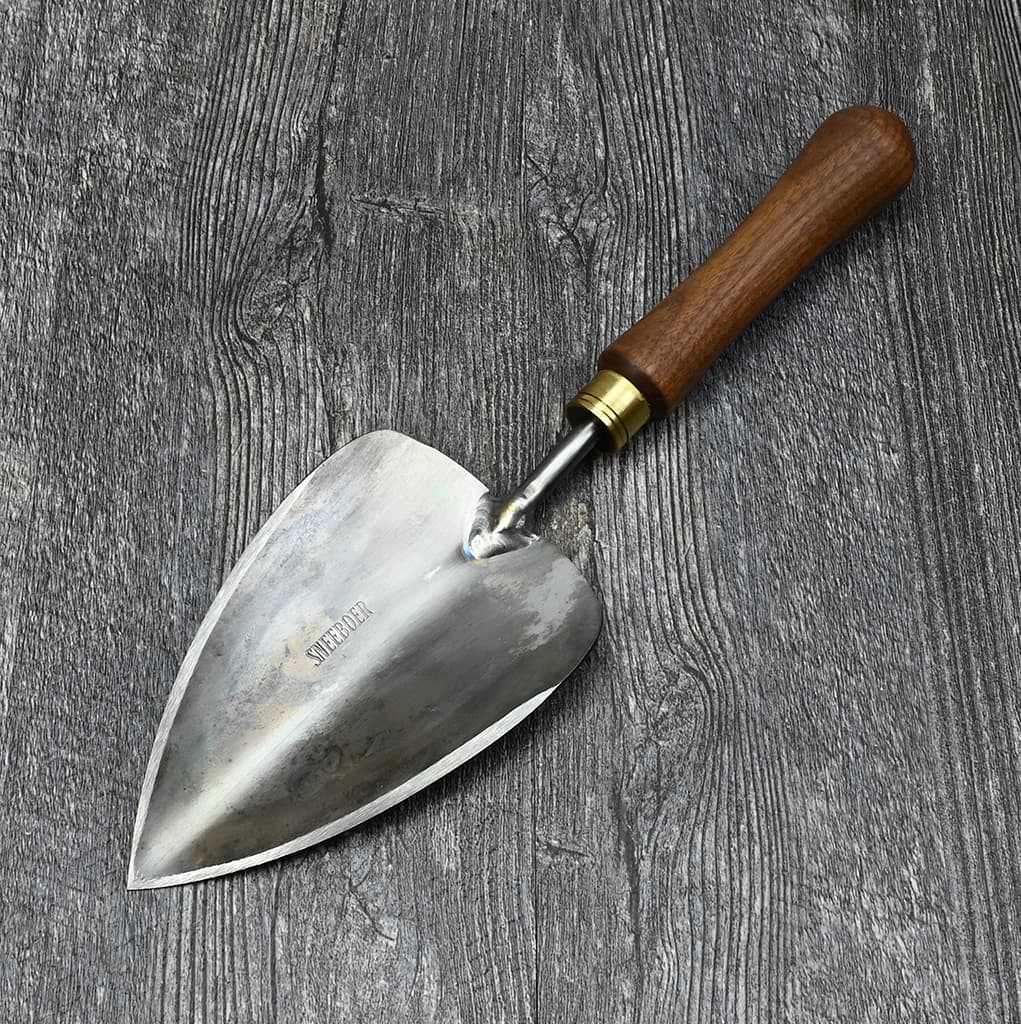 Sneeboer titanium transplanting trowel.