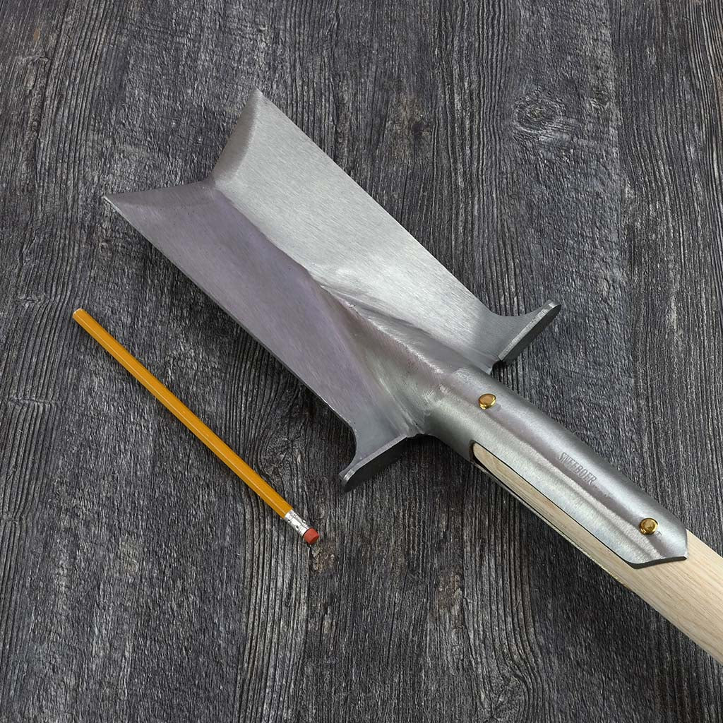Sneeboer Garden Transplanting Spade - D Handle - size comparison