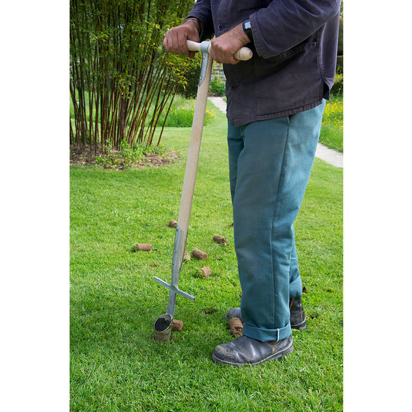 Great Dixter Bulb Planter by Sneeboer - pushing into soil