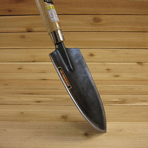 Japanese Garden Trowel - Working Angle