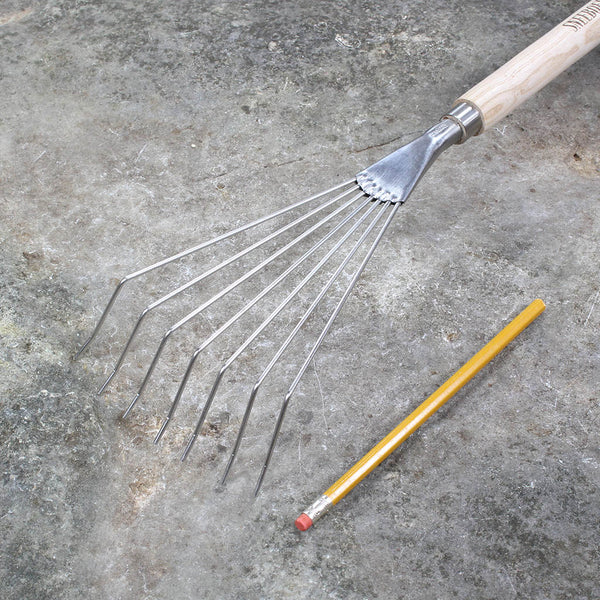 Children’s Leaf Rake by Sneeboer - size comparison