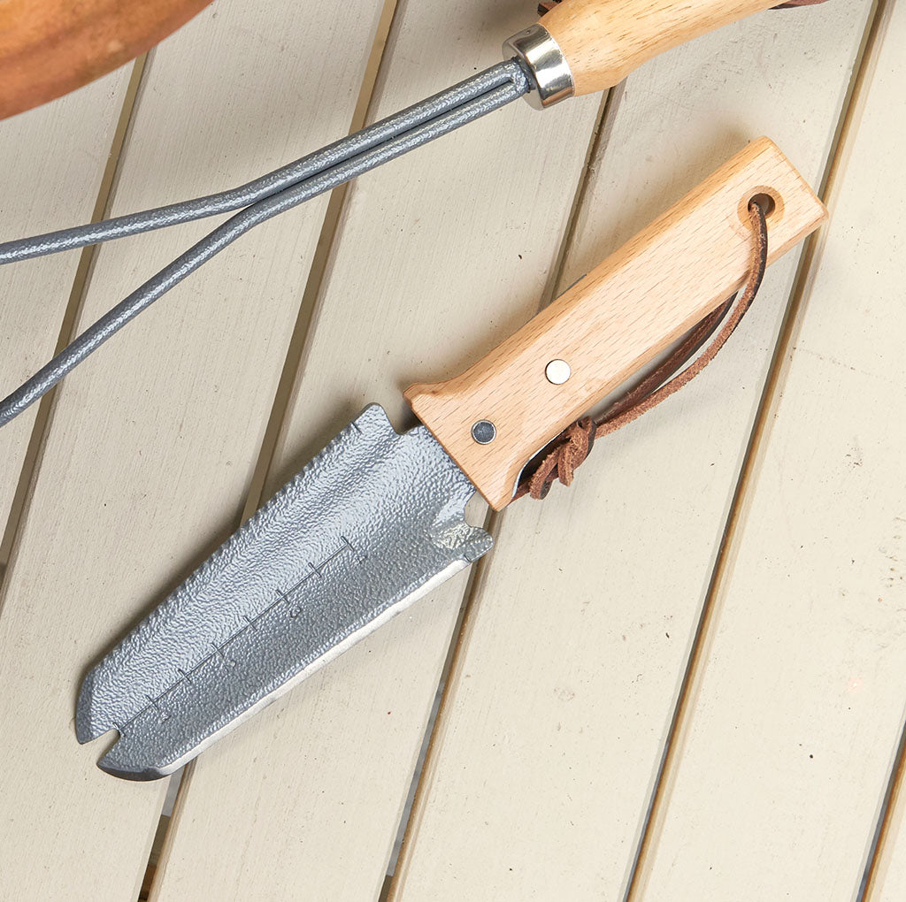 Container Root & Transplanting Knife by Burgon & Ball on garden table