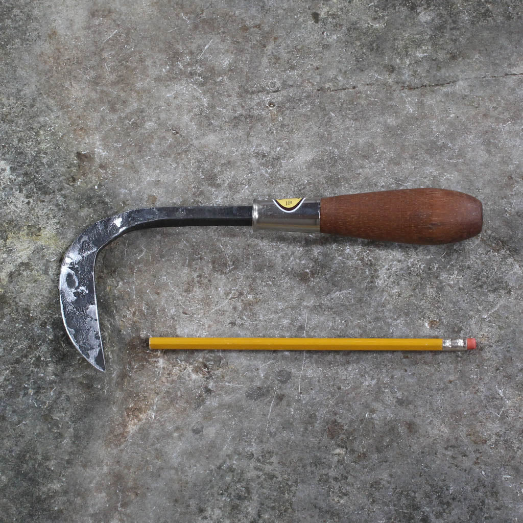 Crack and Crevice Weeder by Red Pig Garden Tools - size comparison
