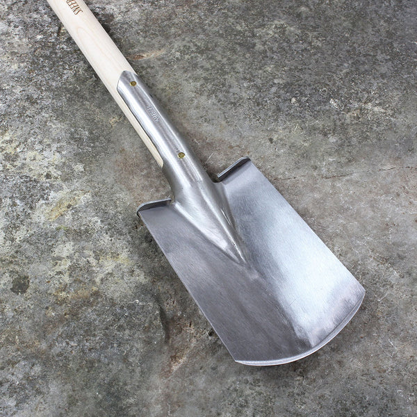 Garden Border Spade with D-Handle by Sneeboer-front view